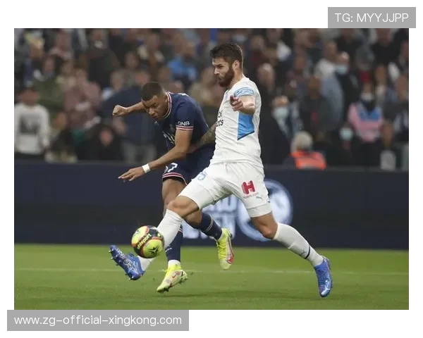 巴黎在中前场形成三角压迫体系：进攻与防守的完美结合