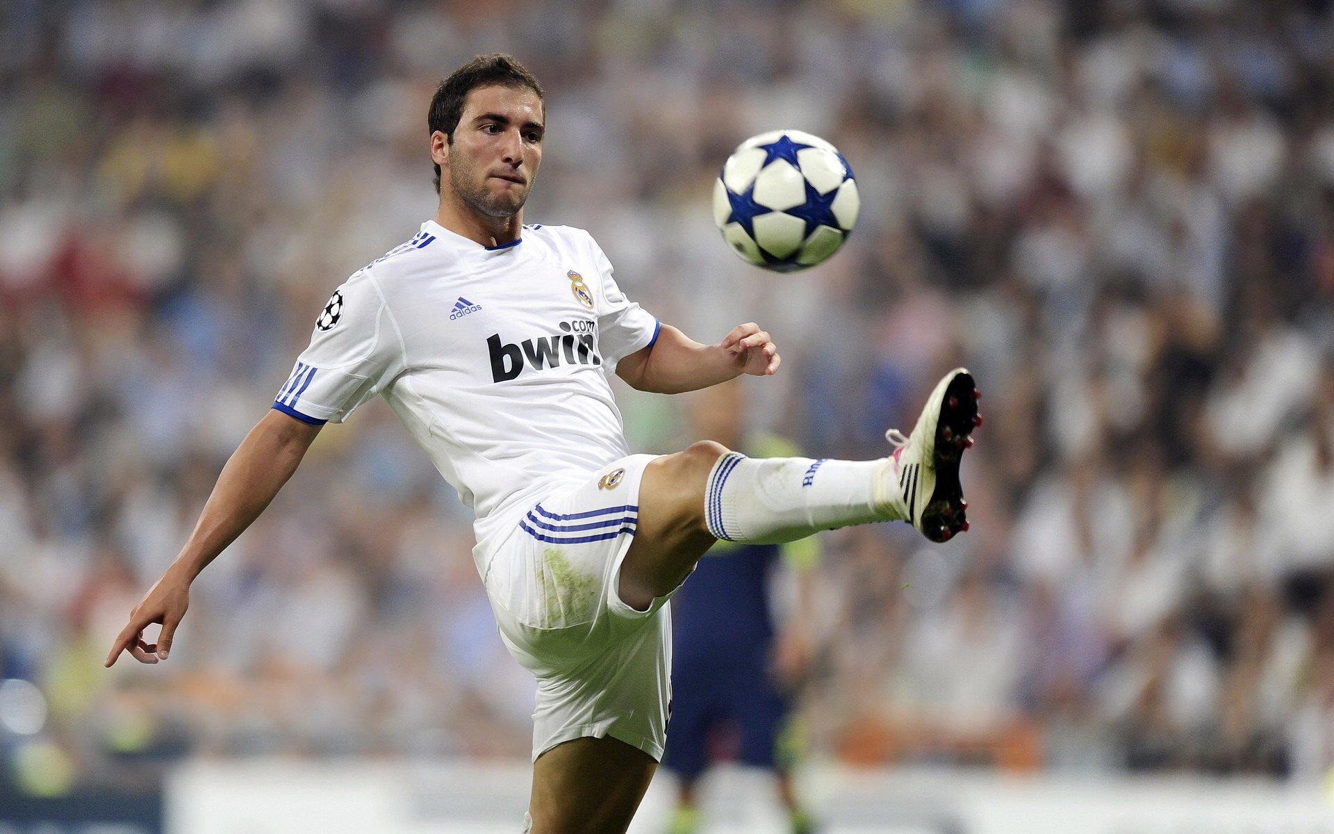 星空娱乐棋牌官网-控球球队是否更易暴露在被断球反击风险之中，控球总是被断